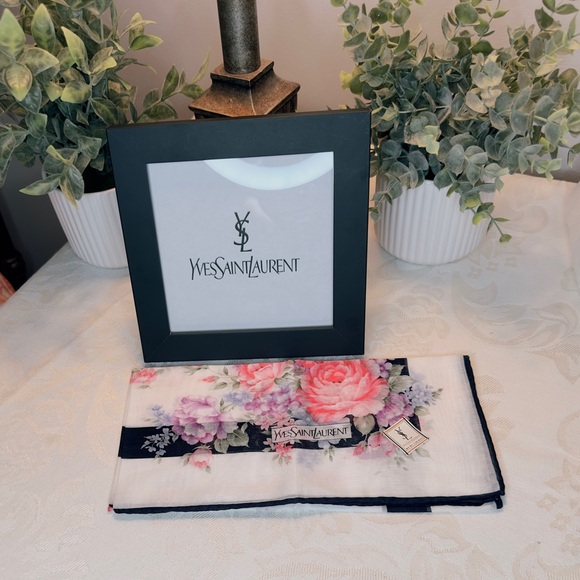 🍁PRICE DROP🍁 NEW!! Vintage Yves St. Laurent scarf. - Picture 1 of 4